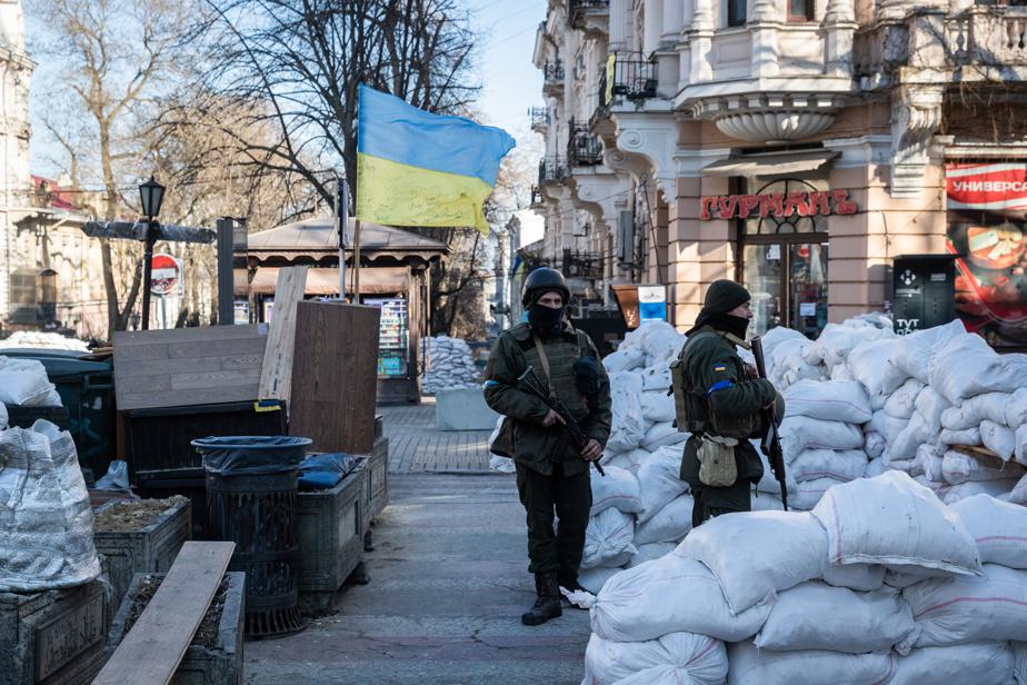 La Presse en Ukraine Tomber en guerre