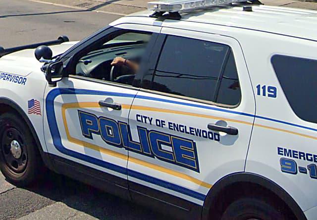 ¿VER CUALQUIER COSA?Probación policial Disparo cerca de Englewood Park