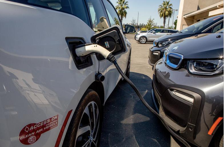 Clean-Air Regulators Propose Banning New Gas-Powered Cars in California by 2035