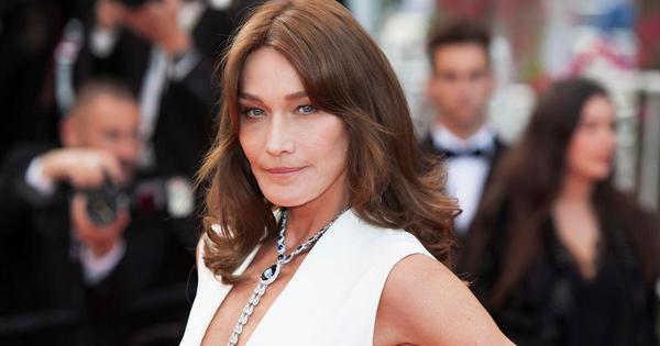 This Saturday morning in January when Carla Bruni-Sarkozy cut her bangs all by herself