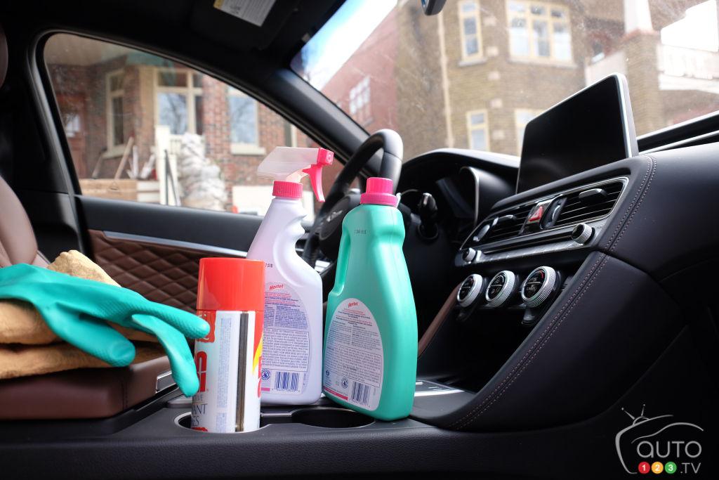 Quels produits utiliser pour nettoyer l’intérieur d’une voiture ? 