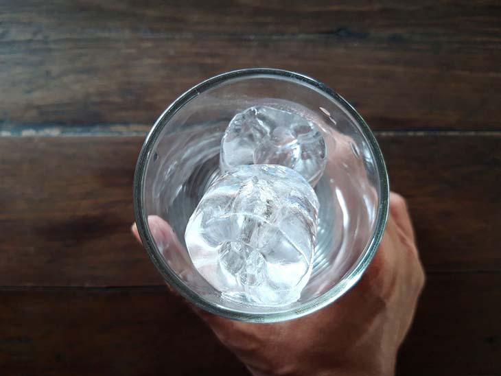 7 clever uses of the ice cube at home