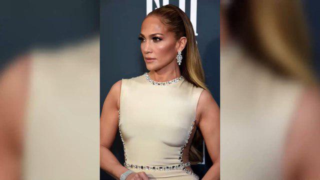 Jennifer Lopez adopte une frange rideau extra longue et c’est sublime 