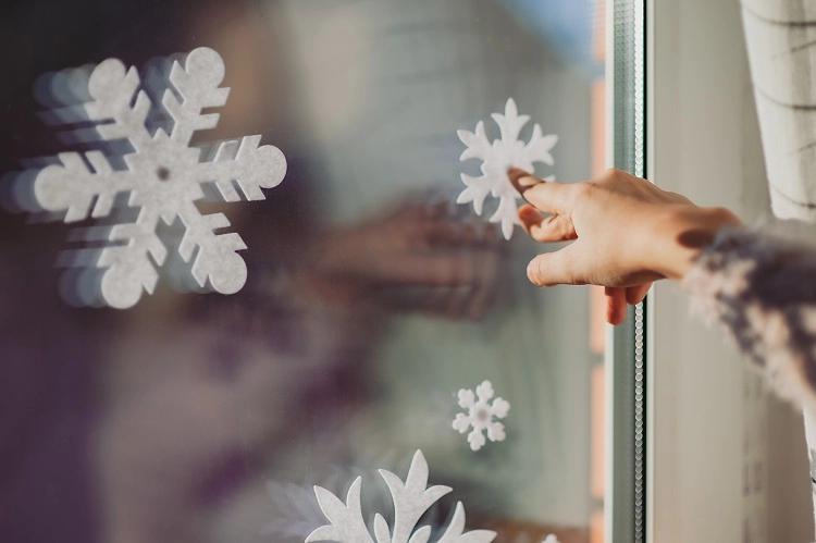 Decor Christmas window to make yourself?Find inspiration with these simple ideas!