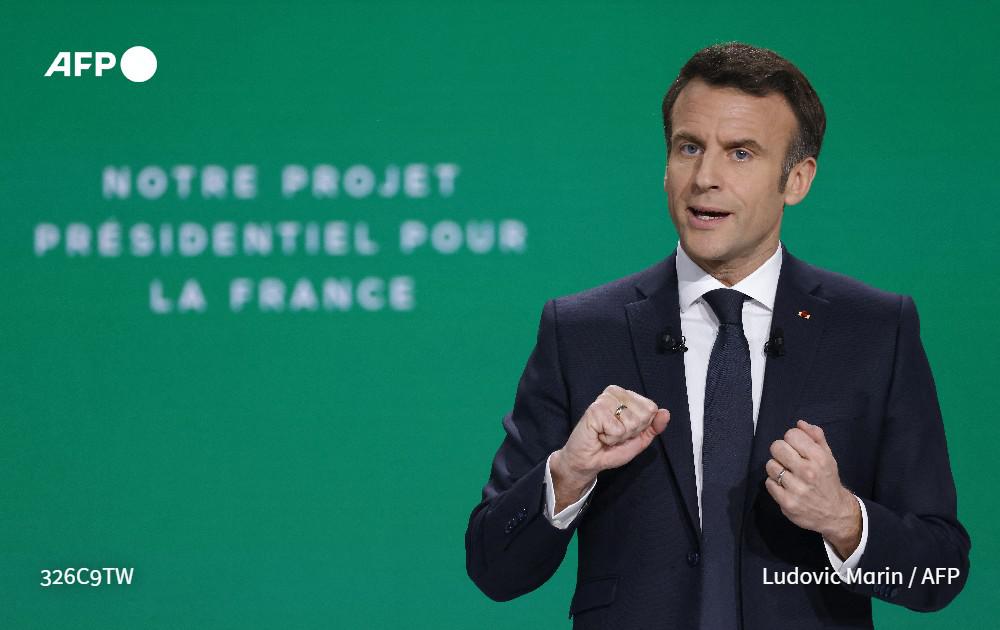 Présidentielle: Macron propose une réforme du RSA avec 