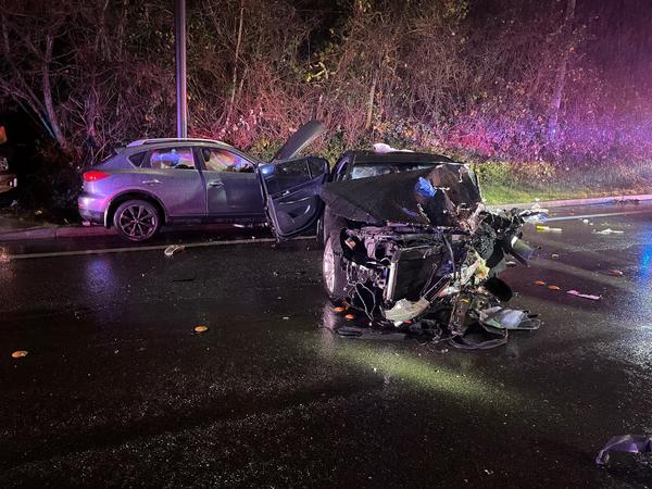 Police searching for driver in fatal hit-and-run in Renton 