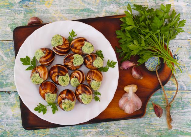 How to prepare living snails like a chef?