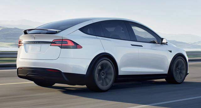 El cliente de Carscoops Tesla sigue pagando por el Model X dos años después de devolverlo