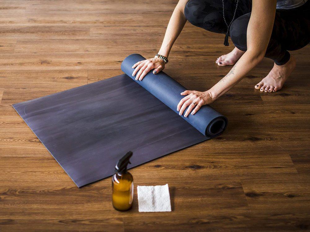 Comment laver son tapis de yoga de la bonne façon