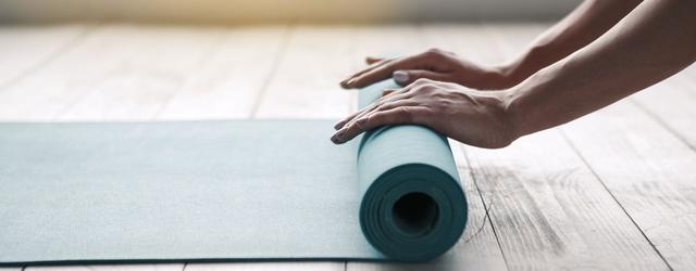 Comment laver son tapis de yoga de la bonne façon 