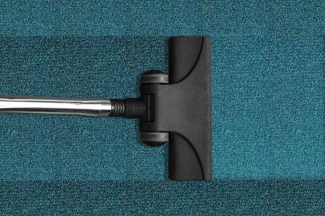 Rental: does the owner have the obligation to replace a used carpet?