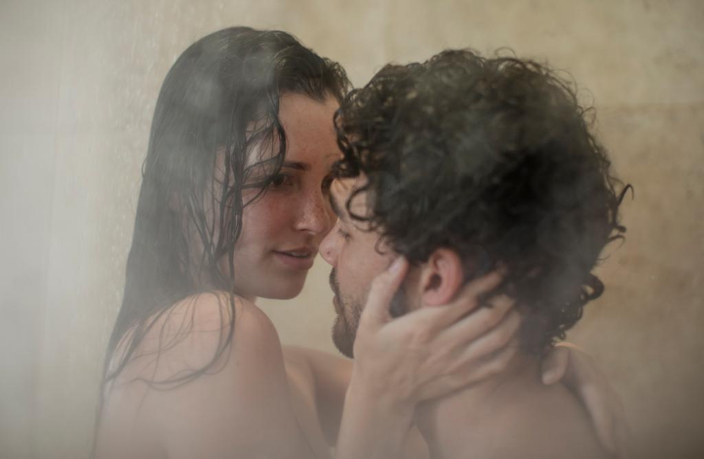 How to make love in the shower without risking the coccyx fracture