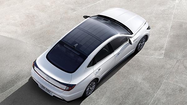 Hyundai Sonata hybrid is equipped with a solar roof