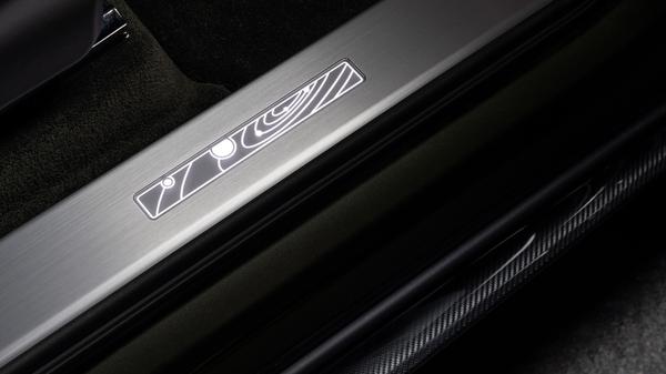 Bentley Bentayga Speed ​​Space Edition com esquema de pintura Cypress quebra a capa