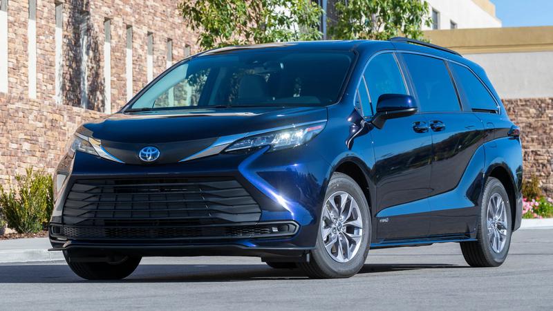 The 2022 Toyota Sienna Doubles Down on Consumer Tech 