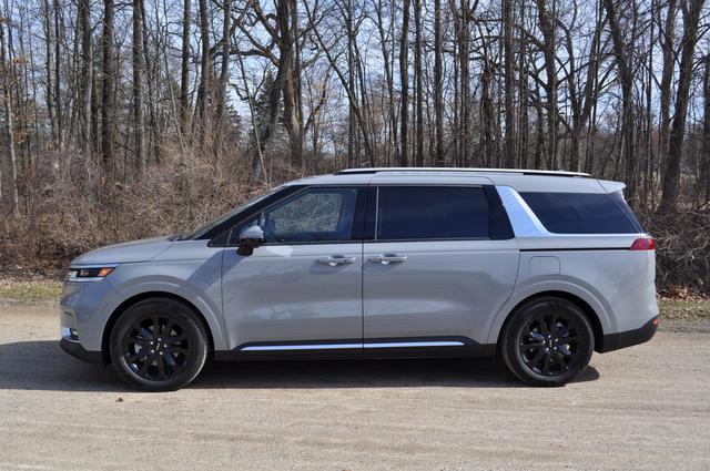 The 2022 Kia Carnival Is the Best Minivan, But Vans Aren’t What They Used to Be 