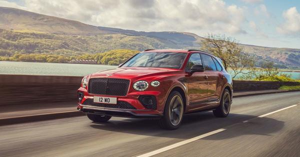 www.hotcars.com 10 Reasons Why The Bentley Bentayga Is Awesome