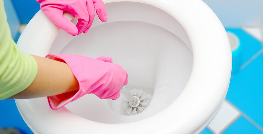 12 astuces pour détartrer et blanchir les toilettes