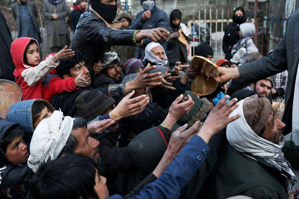 Afghanistan: à Kaboul, le marché aux puces surgi du désespoir