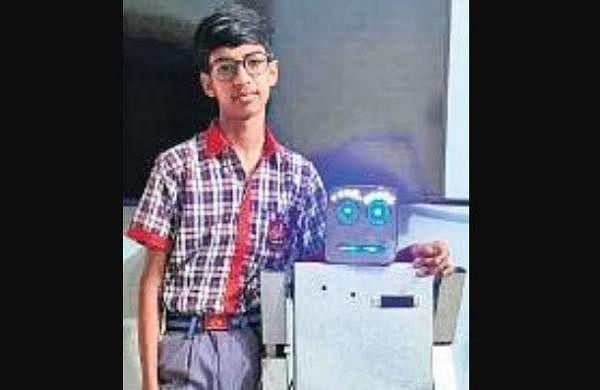 Kerala adolescente cria seu próprio robô, nomes it Raspy 