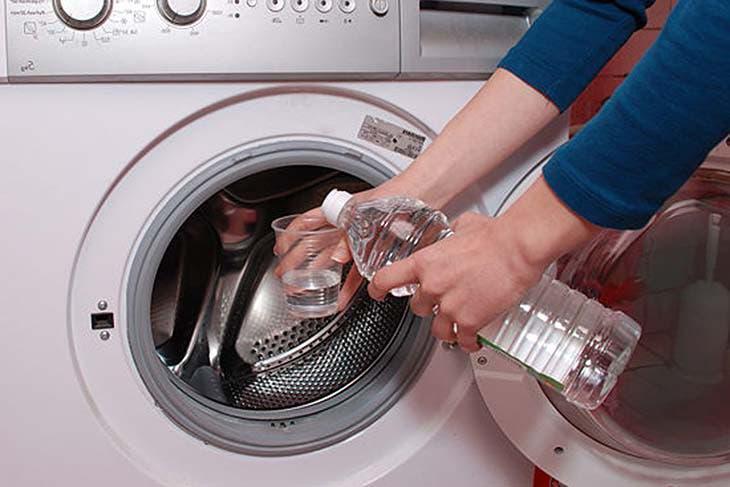 Comment nettoyer en profondeur la machine à laver pour éviter qu’elle ne tombe en panne ? 4 astuces pratiques 