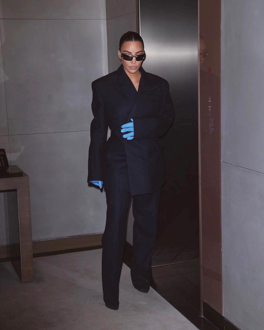 Kim Kardashian vient de devenir l’ambassadrice de LA tendance mode 2022 que l’on verra partout ! Comment la porter ? 
