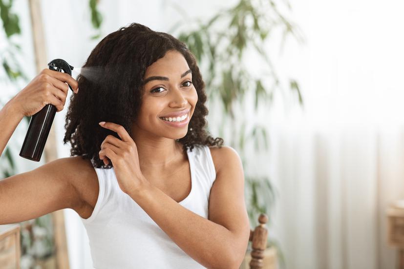 Curly and frizzy hair: 12 essential accessories to take care