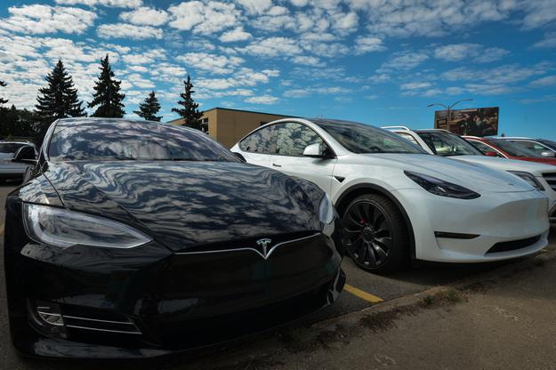 Tesla Recalls Nearly Half a Million Cars Due to ‘Risk of Crash’ 
