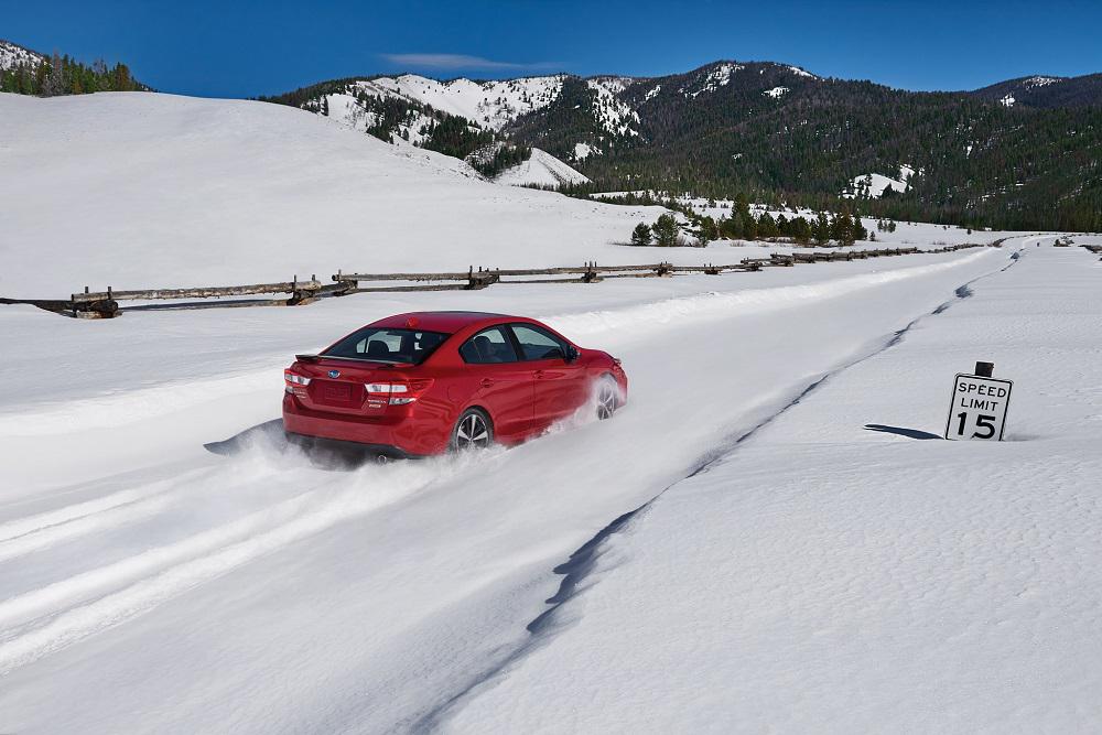 O que é mais seguro para dirigir em estradas nevadas: crossover ou sedan?