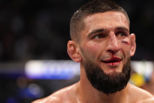 Khamzat Chimaev bat Gilbert Burns par décision unanime après une véritable guerre à l’UFC 273 