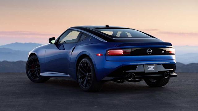 2023 Nissan Z is revealed with two turbos, 400 horsepower and six manual gears 
