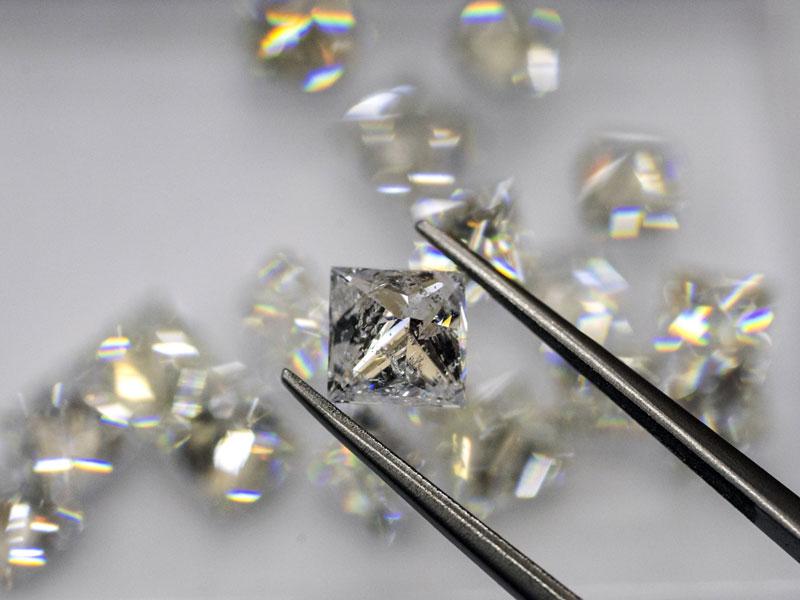 Blockchain technology to power De Beers’ diamond production 