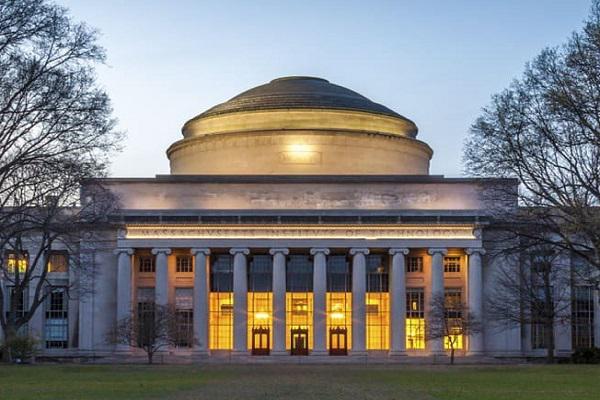 Thirteen from MIT awarded 2022 Fulbright Fellowships 