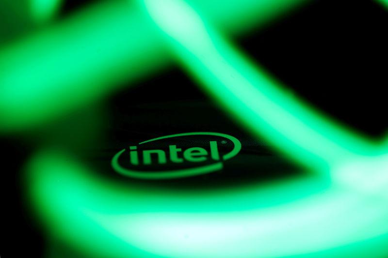 Intel forecasts gloomy quarter on supply-chain woes, shares fall 