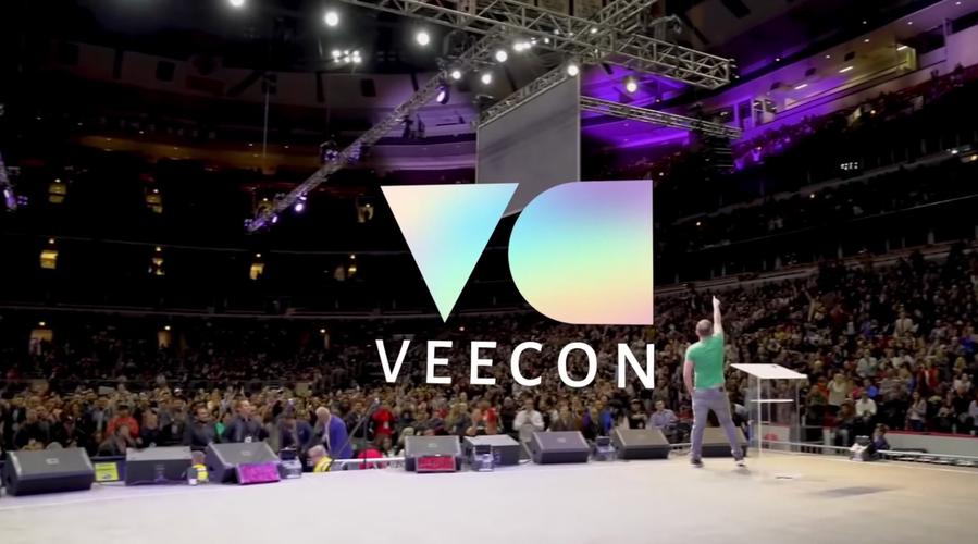 VeeCon Brings Thousands, Including Some Big Celebs, To Downtown Minneapolis