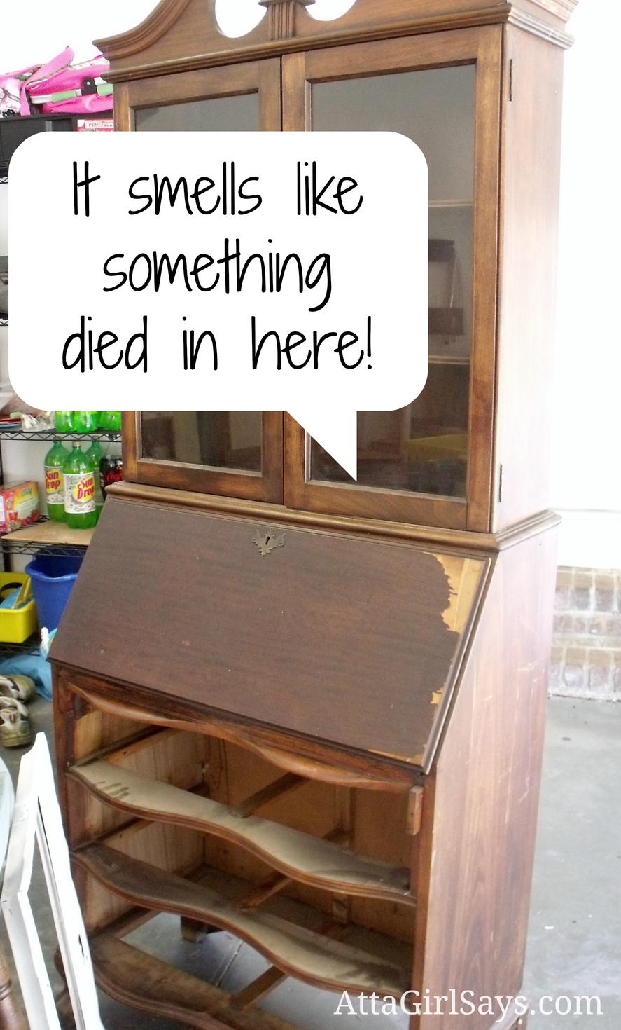 How to Remove Smelly Odors From Old Dresser Drawers 