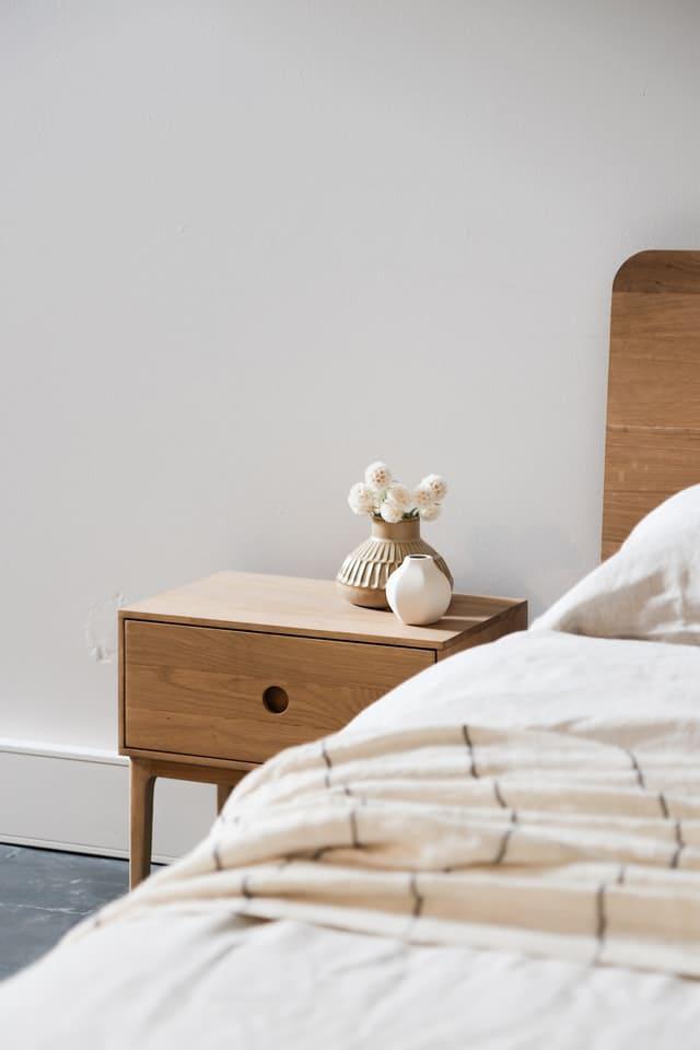 Sleeperholic What are the standard bedside table dimensions? 