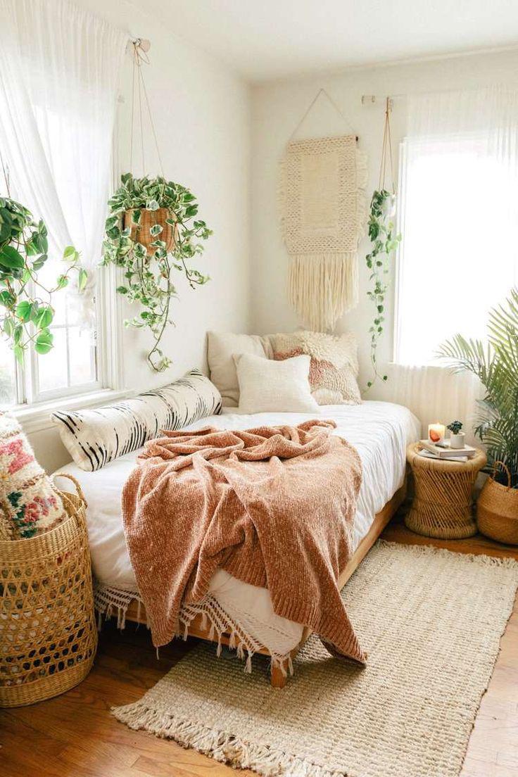 7 of the Smartest Ways to Lay Out a Small Bedroom 