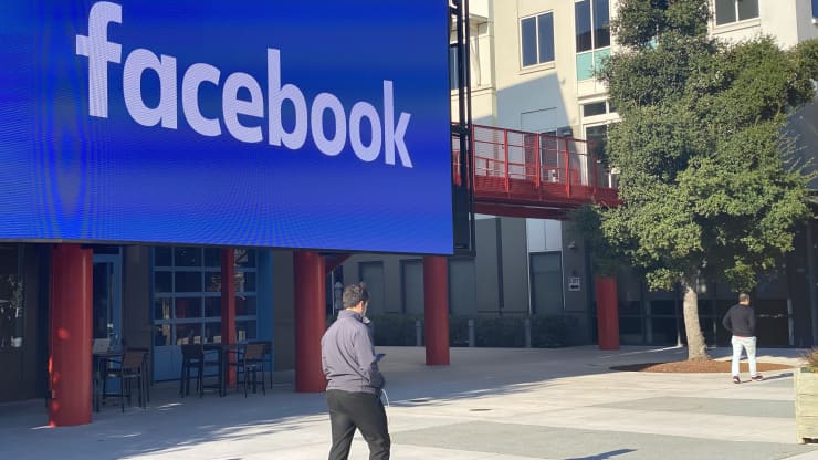 Facebook requiring U.S. employees to be vaccinated to return to work