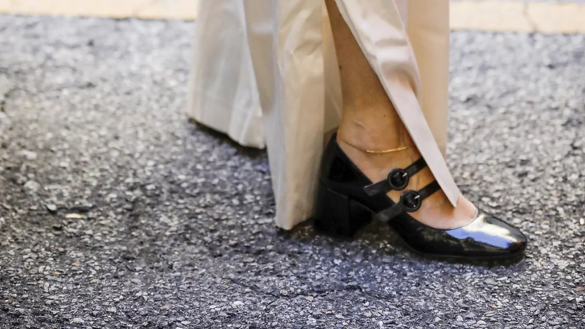 Las merceditas o Mary Jane son los nuevos zapatos de moda en 2022
