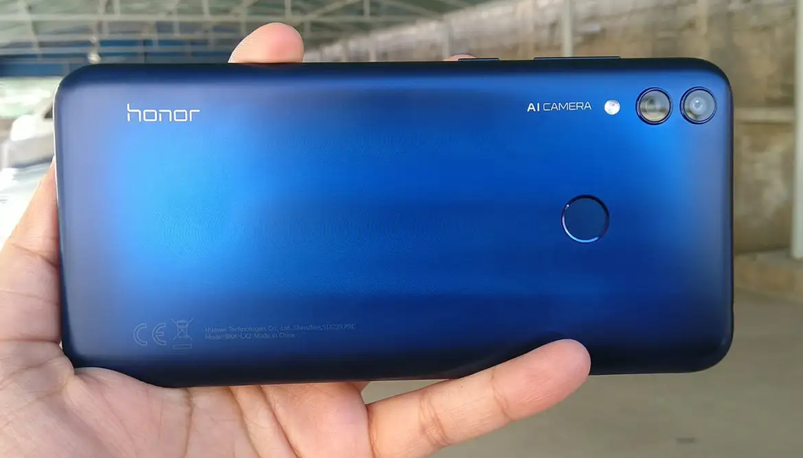 HONOR 8C REVIEW: TRIES TOO HARD-TO-PLEASE