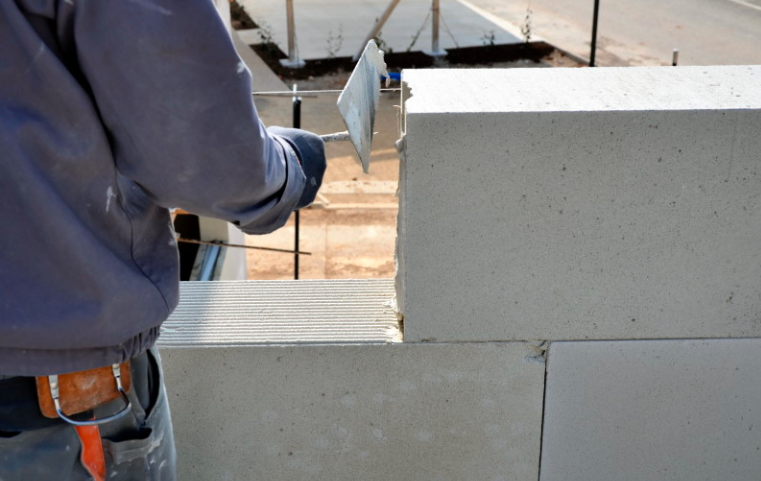Hiilihapotettu betoni VS tuhkalohko: mitkä ovat niiden edut?
