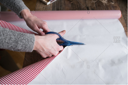 How to Wrap a Gift: Step-by-Step Guide