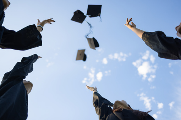 Graduation Season: How to Leave A Memorable Moment on Campus? 