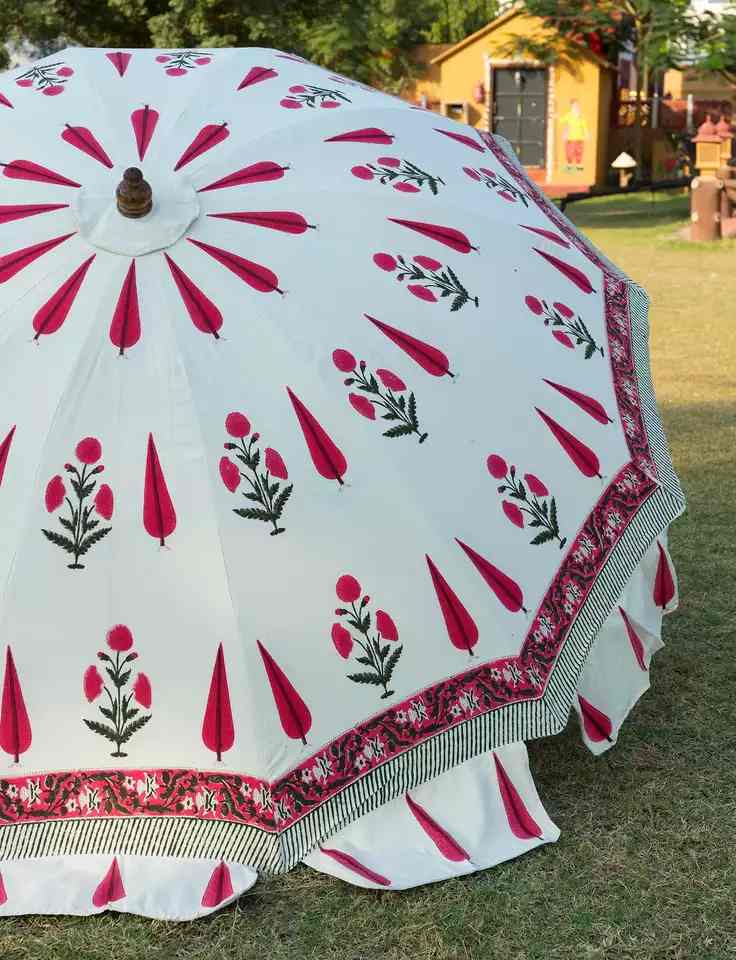 What is the Best Outdoor Fabric for Parasol Umbrellas? 