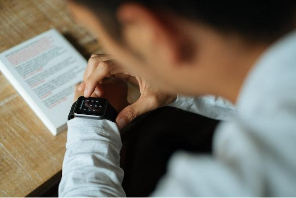 5 Ways Smartwatches Can Improve Productivity 