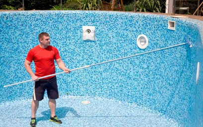 How to Clean a Pool: Expert Advice for Homeowners